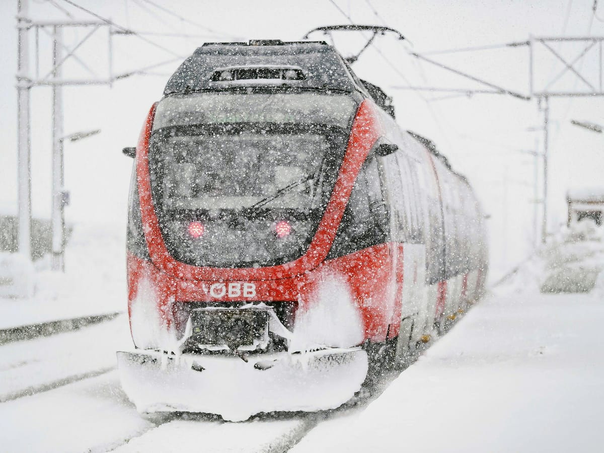 Update: ÖBB Reisewarnung aufgehoben | Bahnbetrieb läuft wieder an